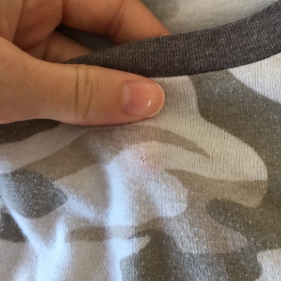 T shirt from forever 21. - Picture 2 of 2